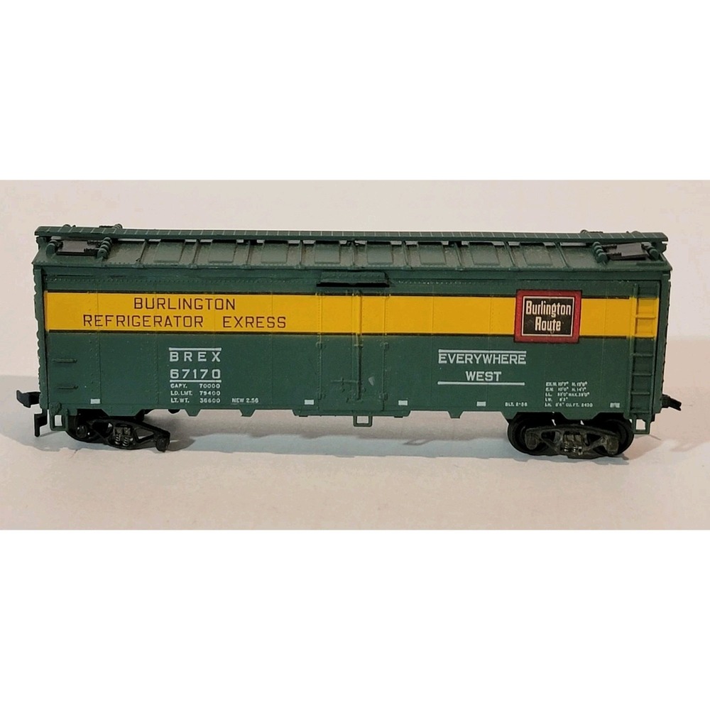 Vintage HO Scale Refrigerator Car Green #67170 Athearn Model Train